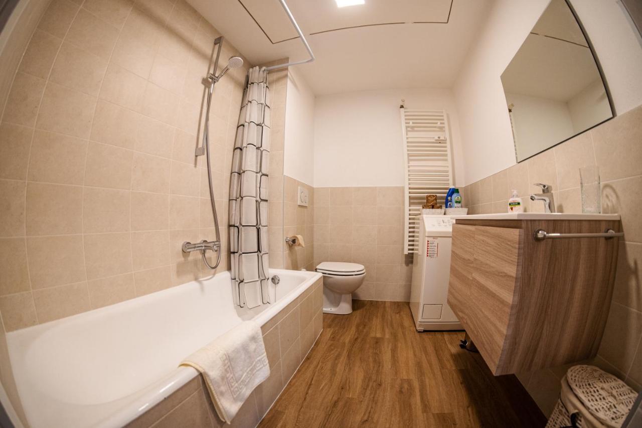 Flow Apartments Winkel Studio Мерано Экстерьер фото