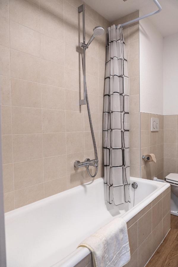 Flow Apartments Winkel Studio Мерано Экстерьер фото