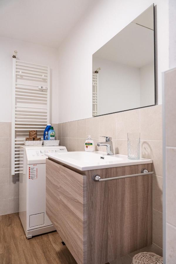 Flow Apartments Winkel Studio Мерано Экстерьер фото